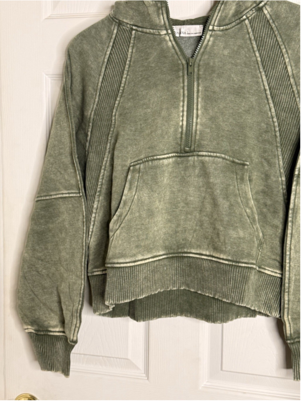 Zenana Outfitters Olive Green Cropped Hooded Sweatshirt Women’s Sz: Small - Picture 3 of 5
